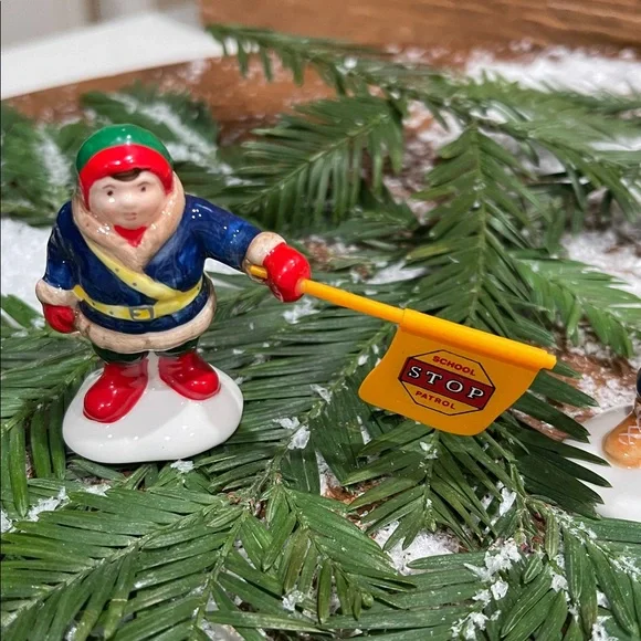 NIB Dept 56 Snow Village Safety Patrol Figurines Set Of 4 Retired And Vintage - Picture 3 of 8